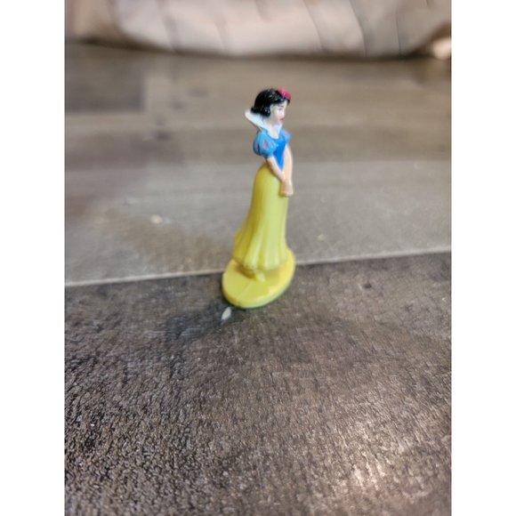 Snow White 2008 Hasbro princess Disney toy figure - Picture 4 of 5